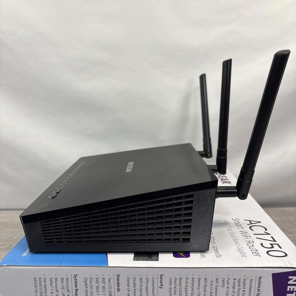 Netgear Nighthawk AC1750 (R6700v2) - Router Only No Cords - Picture 7 of 10